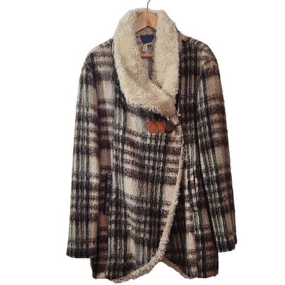 We The Free Sherpa Plaid Coat Winter Cape Size Medium Lagenlook Street Style